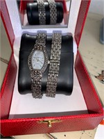 BEAUTIFUL LADIES ELGIN WATCH WITH EXTRA BAND