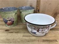 Chamber pot and 2 flower pots