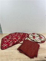 lot of Christmas place mats