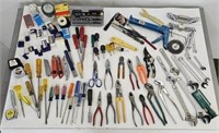 TABLE LOT OF HAND TOOLS