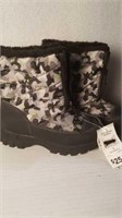 Boys size 1 winter boots