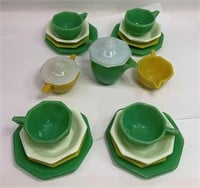 Akro Agate Multicolored Glass Child's Tea Set