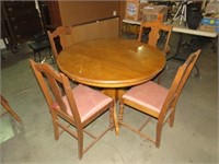 OAK ROUND PEDESTAL TABLE & 4 CHAIRS