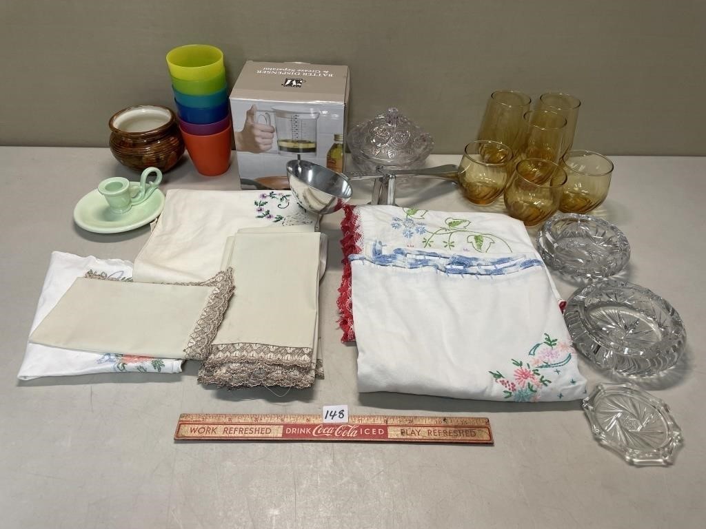 NICE LOT OF LINENS & GLASSWARE