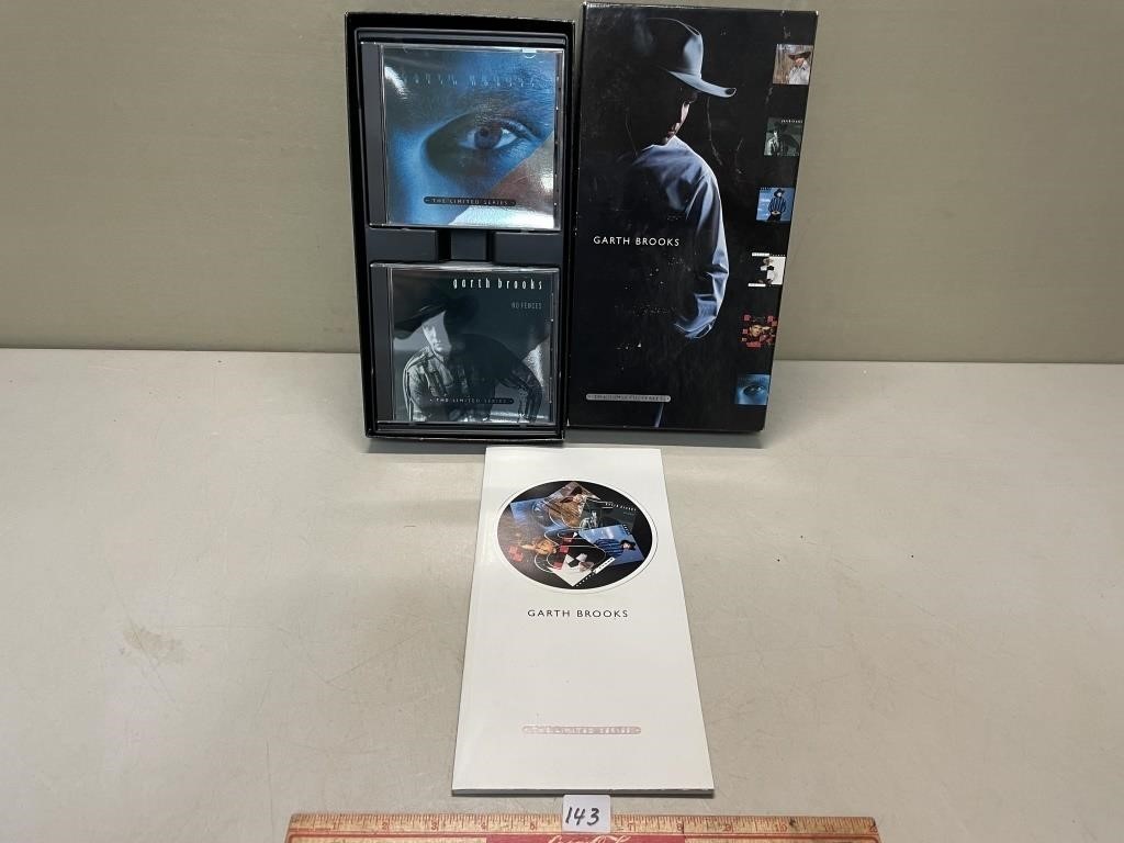 GARTH BROOKS CD SET IN BOX