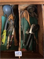 VARIOUS KITCHEN UTENSILS