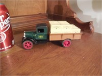 Ertl John Deere Die Cast Coin Bank 1931 Hawkeye