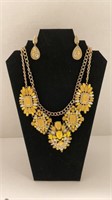 Yellow fashion necklace w/ earrings