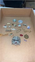 Miscellaneous lot of pins, tie clips and more