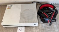 403 - XBOX ONE S & HEADPHONES (N)