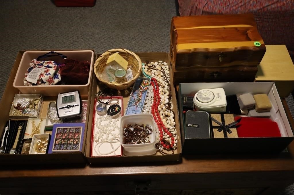 LARGE LOT OF ESTATE JEWELRY & JEWELRY BOXES