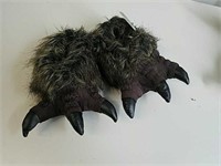 New Critter slippers size small to medium