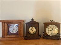 (3) mantel clocks