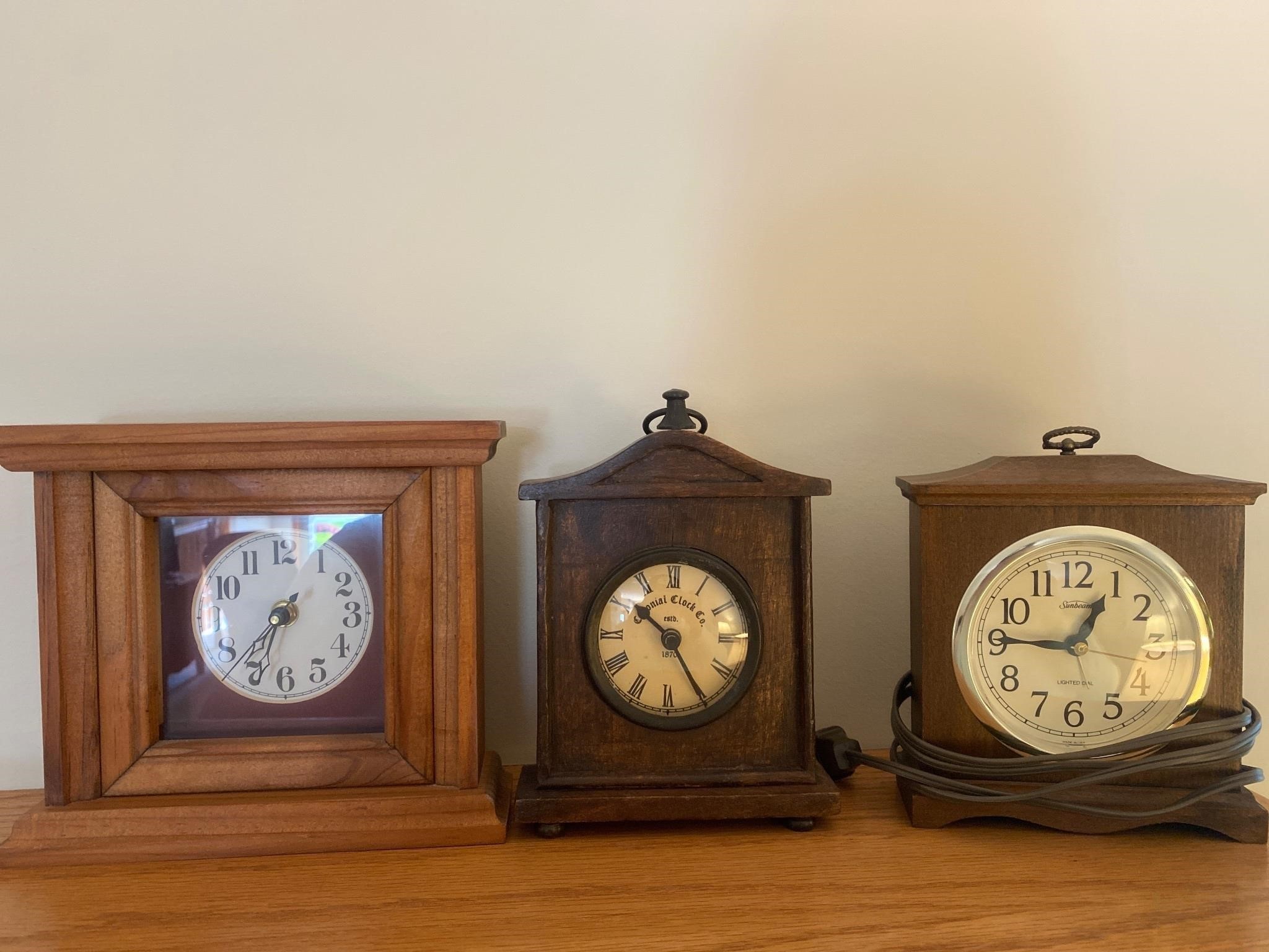 (3) mantel clocks