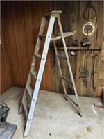 Wooden 5' step ladder