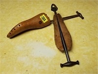 Wooden shoe stretchers (2)