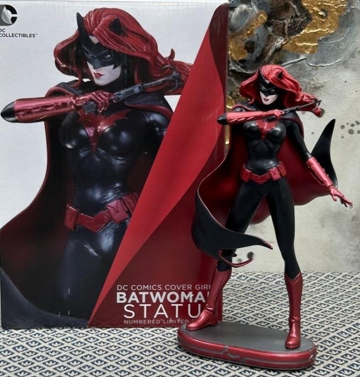 S1 - DC BATWOMAN COVER GIRL STATUE (M89)