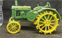 1/43 SCALE JOHN DEERE DIE CAST TRACTOR