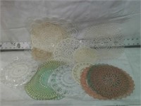 PLASTIC DOILIES