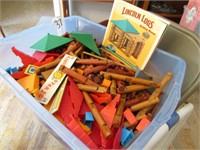 BIG TOTE FULL OF LINCOLN LOGS W/ BOOKS