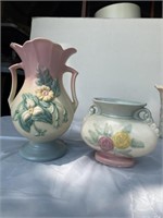 Vintage Hull Vases 
Chip and crack