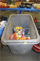 RUBBERMAID PLASTIC ROLLING BIN WITH CONTENTS