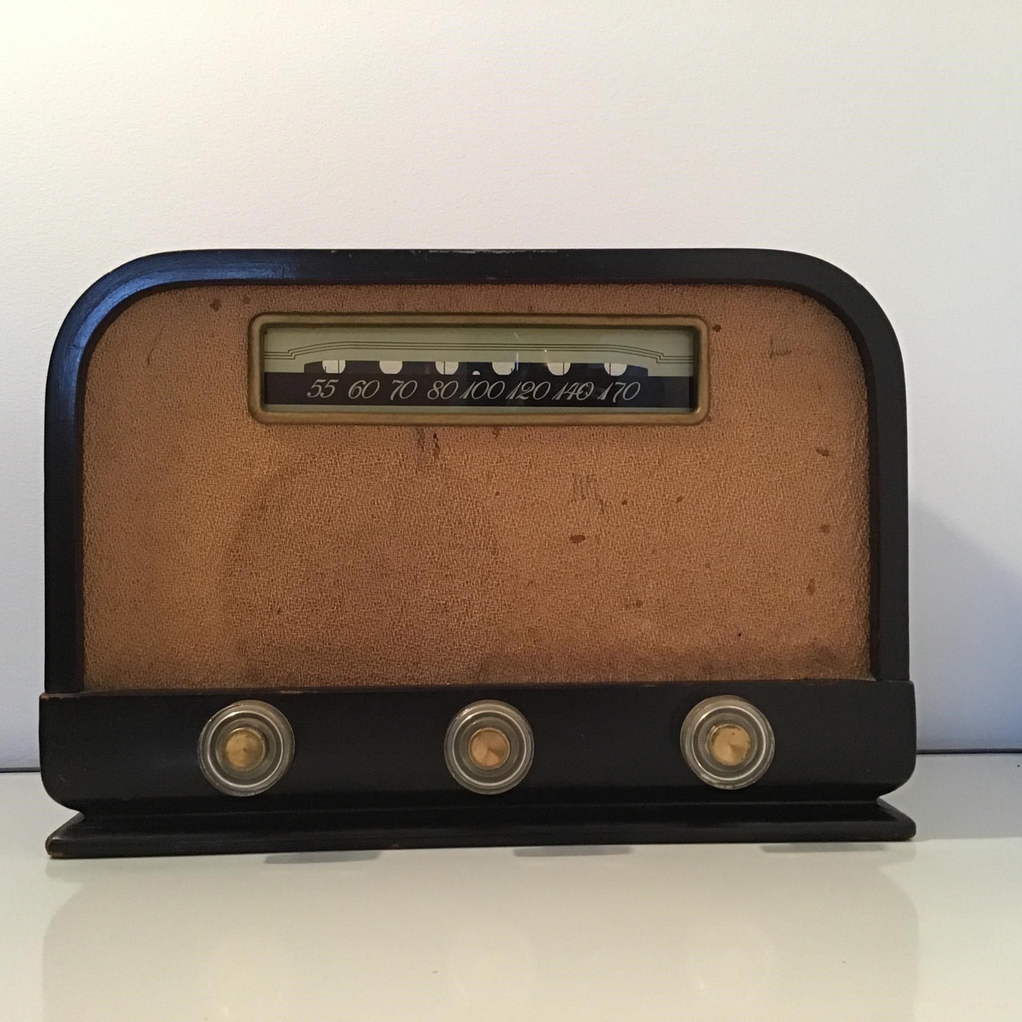 VINTAGE ROGERS MAJESTIC RADIO