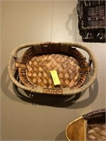 Weaved/Threaded Wooden Basket Restaurant Decor