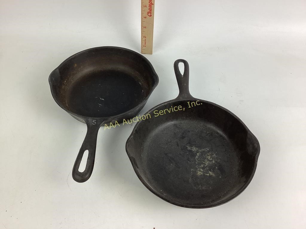 9inch cast-iron skillets five on the handle. Set