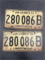 1976 Illinois License Plates-pair