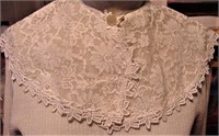 VTG IVORY LACE COLLAR LINED LACE