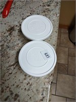 Pampered chef small mixing bowls and lids. 1&1/2