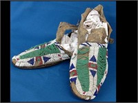 1800'S SIOUX BEADED MOCCASINS