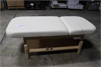 VERY NICE QUALITY MASSAGE TABLE