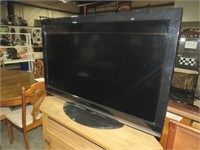 TOSHIBA 45" FLAT SCREEN TV