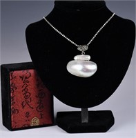 A Silver Necklace w/Pearl Pendant