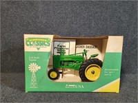 1:16 Collector Classic John Deere "B"