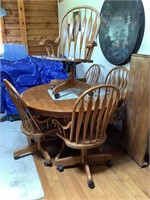 Table w/Leaf & 6 Chairs