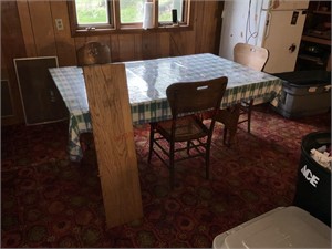 Kitchen table with 4 chairs and leaf