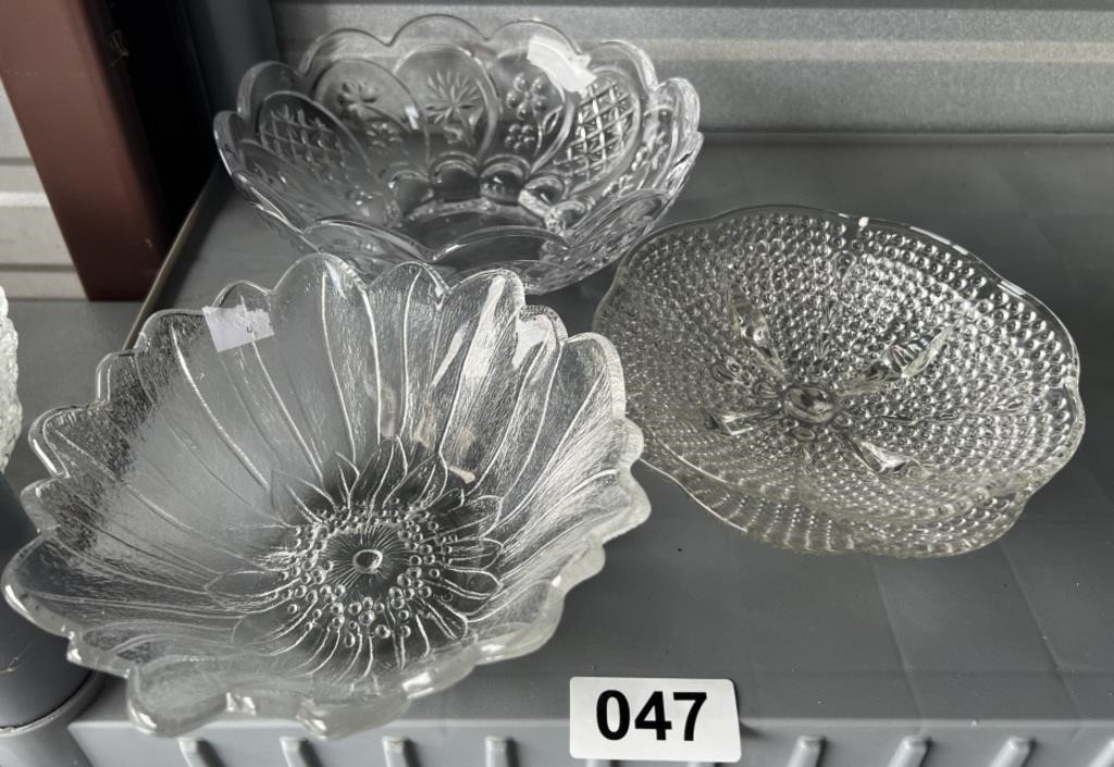 3 Clear Glass Bowls U231