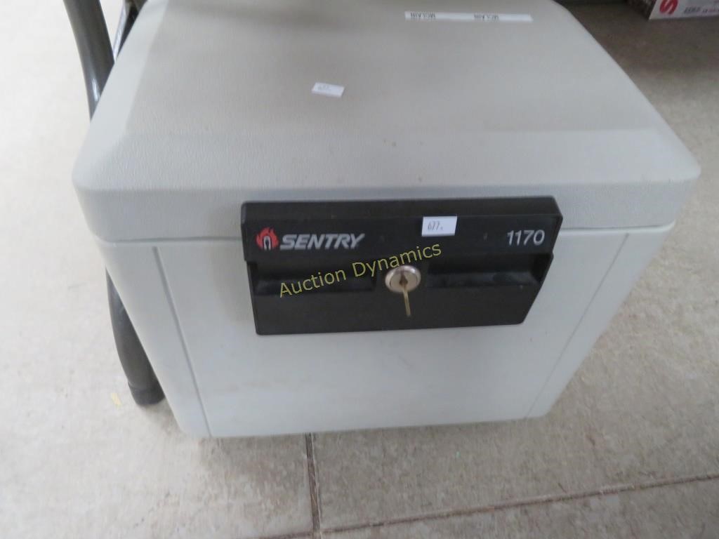 Sentry Safebox 1170 w/ key