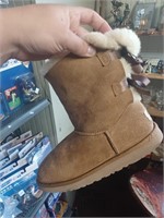 Size 6 Uggs