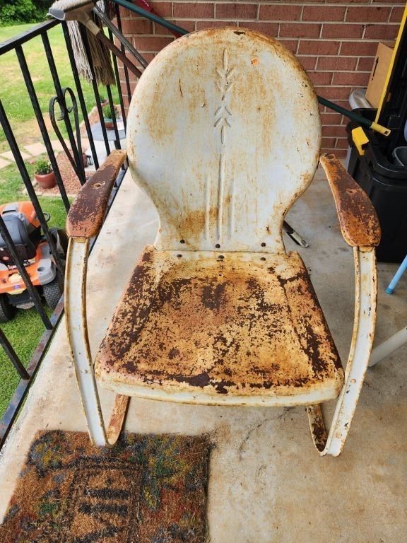 vnt. metal porch chair does have a repair