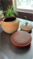 Ovenware USA bean pot 76, metal lid, misc pottery