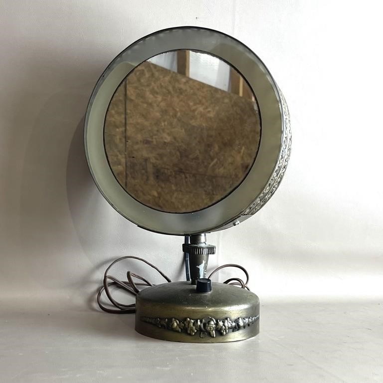 Lighted Decorative Makeup Mirror
Shows wear &