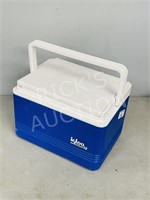 Igloo 12 cooler w/ 4 freezer packs