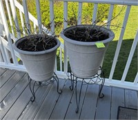 2 Plastic Flower Pots & Stands