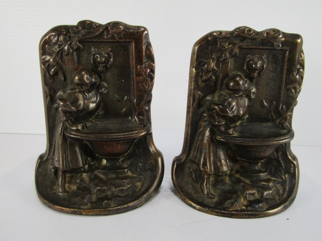 PAIR OF BRONZE FIGURAL BOOKENDS