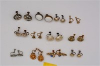 69K: (12) sets vintage screw on earrings