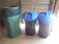 7 Plastic Trash Cans